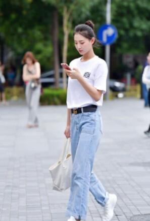 面试穿t恤牛仔裤行吗,面试最忌讳穿什么衣服