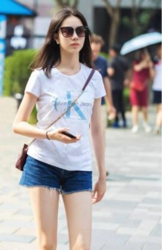 面试穿t恤牛仔裤行吗,面试最忌讳穿什么衣服