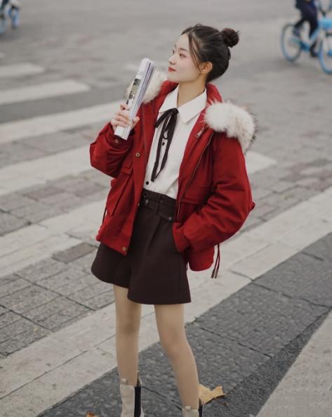 酒红色配什么颜色好看,女生衣品很差说明什么