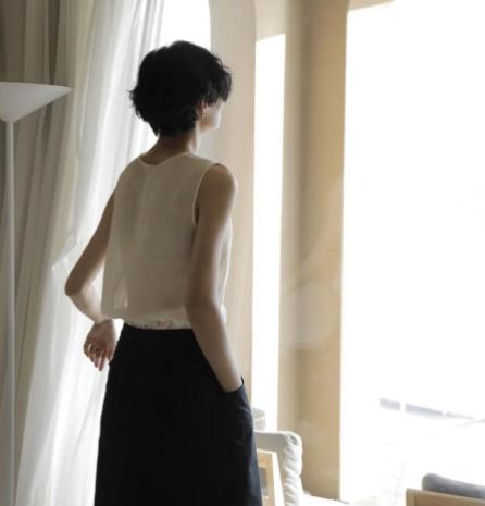 酒红色配什么颜色好看,女生衣品很差说明什么