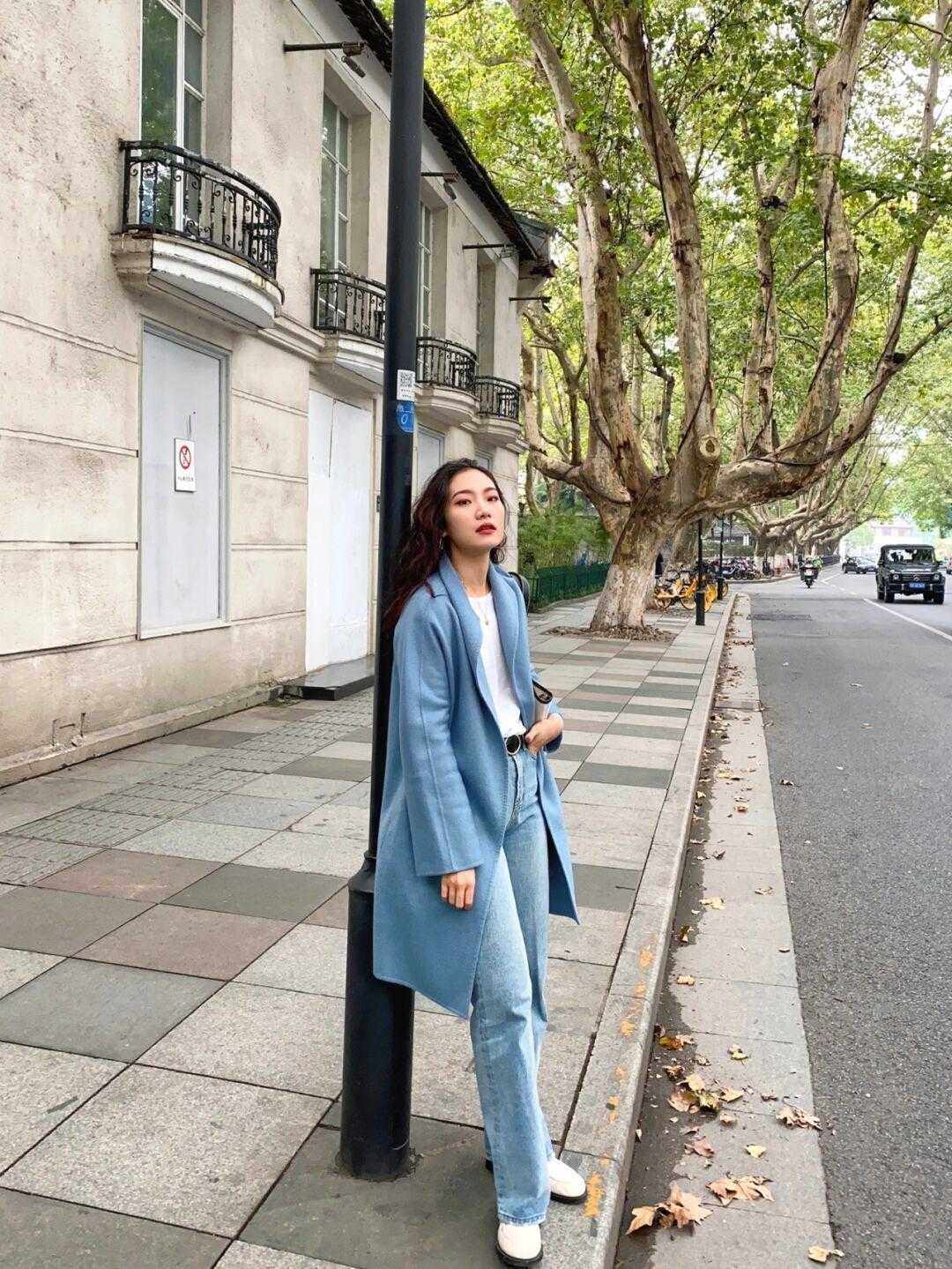 雾霾蓝大衣怎么搭配,雾霾蓝外套最忌讳的搭配