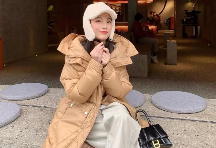 冲锋衣和羽绒服哪个暖,旅行穿羽绒服好还是冲锋衣好