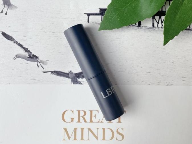 男生用的唇膏哪个好用,冬天嘴起皮用什么唇膏好