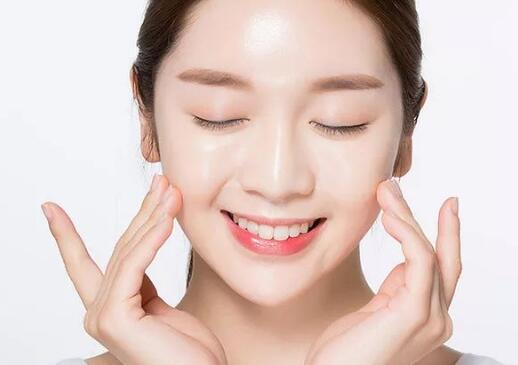 面霜早上涂还是晚上涂，眼霜为啥不能涂上眼皮