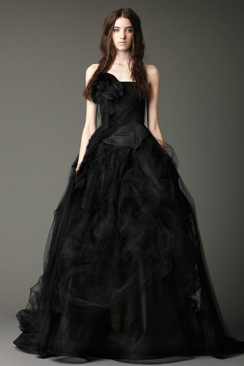 婚礼为什么不能穿黑色，婚纱照黑色的背景好么