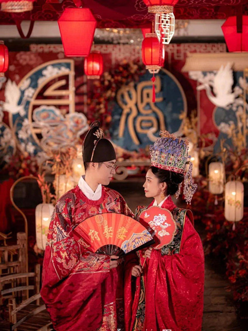 婚礼为什么不能穿黑色，婚纱照黑色的背景好么