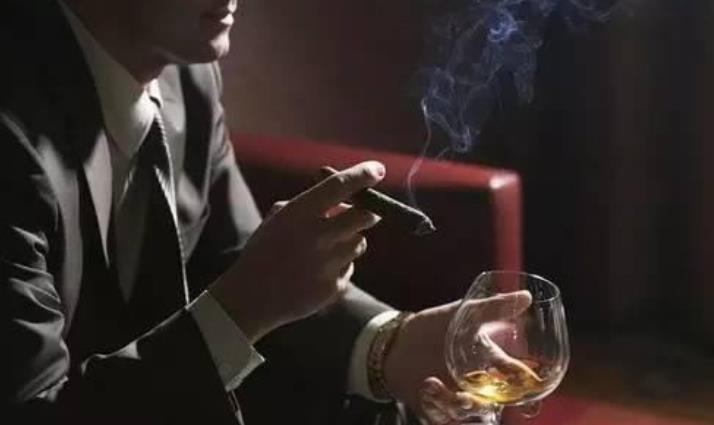 夸人有才华的句子，夸奖男人的话经典语句