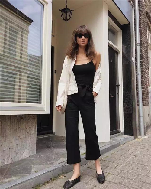卡布里裤是不是哈伦裤,卡布里裤搭配什么上衣好看