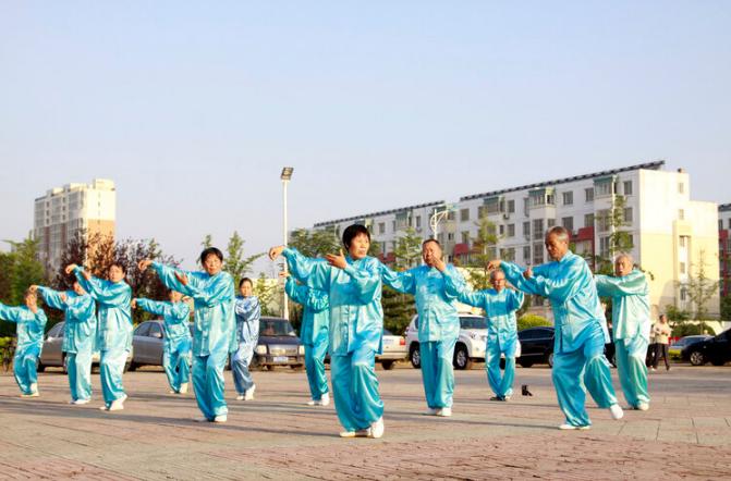 50岁女人胖好还是瘦好,50岁左右女人是胖显年轻还是瘦好