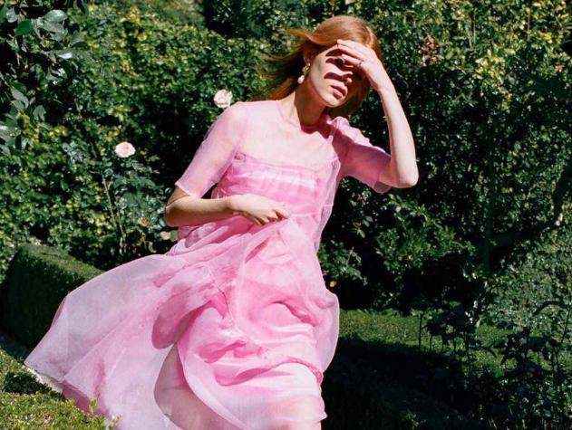 50岁女人穿粉色好不好，多大年龄不能穿粉色