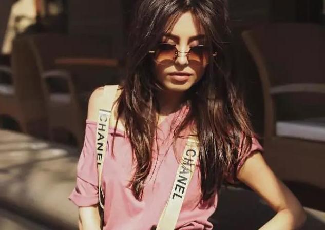 50岁女人穿粉色好不好，多大年龄不能穿粉色