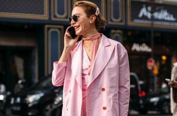 50岁女人穿粉色好不好，多大年龄不能穿粉色