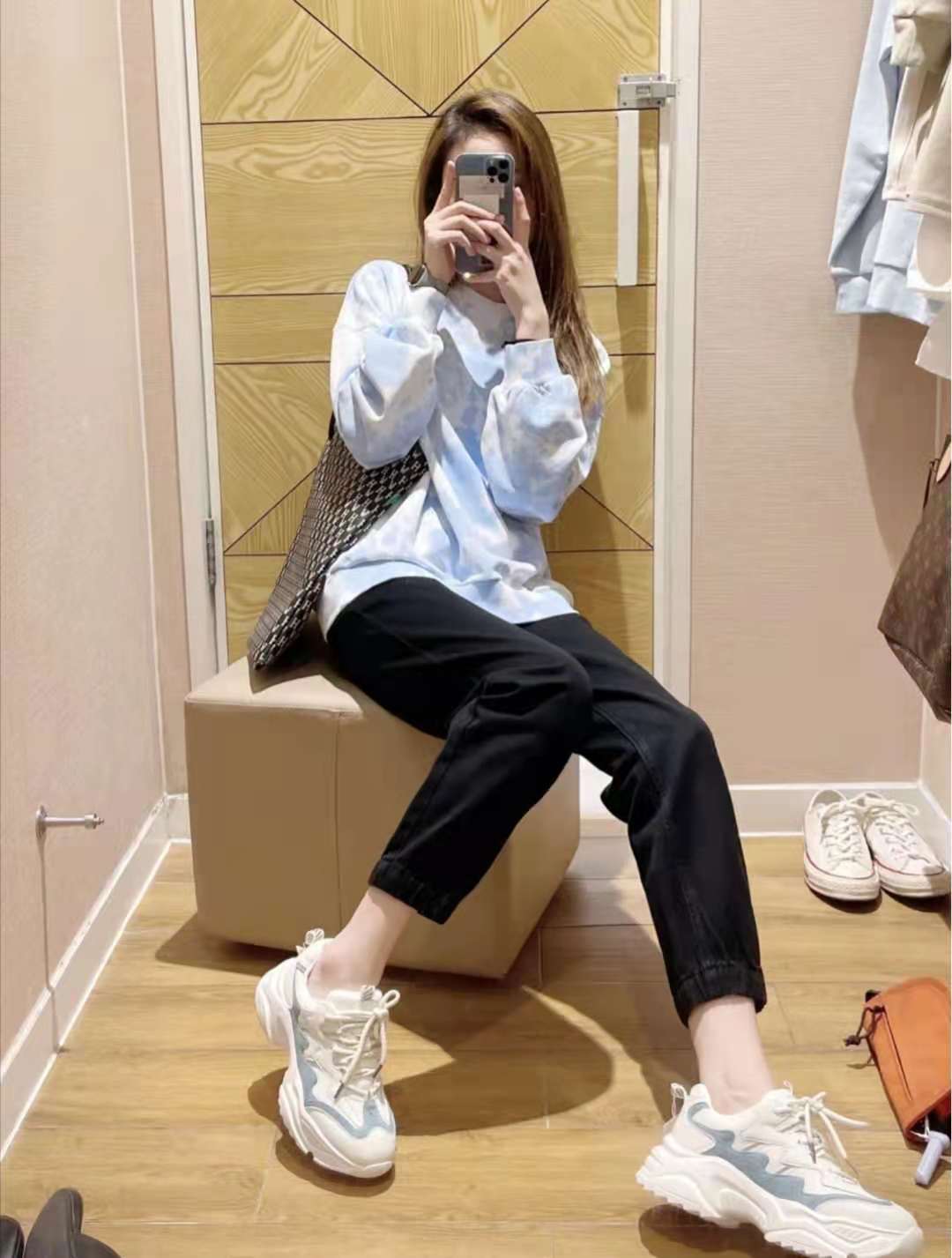 束口运动裤搭配什么鞋好看,运动束脚裤怎么搭配鞋
