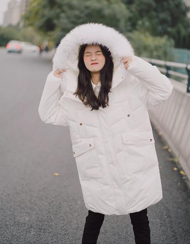 羽绒服买黑色还是米白色,羽绒服哪个颜色最耐看