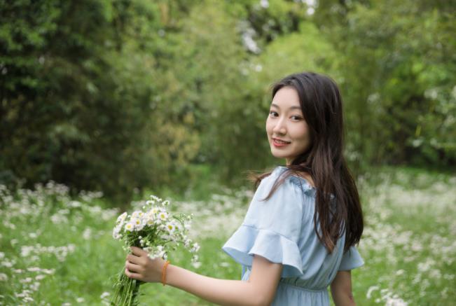 爱插嘴的人是什么性格,跟人说话有人一直插嘴是什么心理