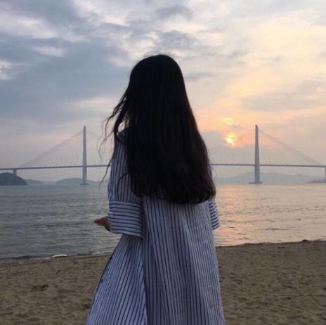 女人图片伤感背影孤独唯美图片