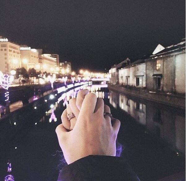 一男一女握手图片唯美