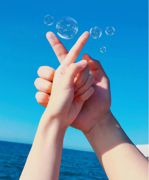 一男一女握手图片唯美