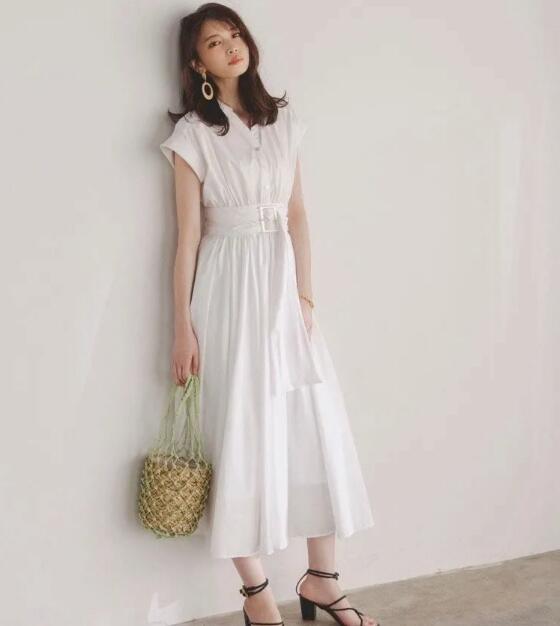 日本女性高级感的裙子穿搭图