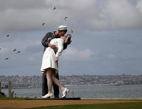 是不是深爱才会深吻,都深吻和拥抱了还能做普通朋友吗