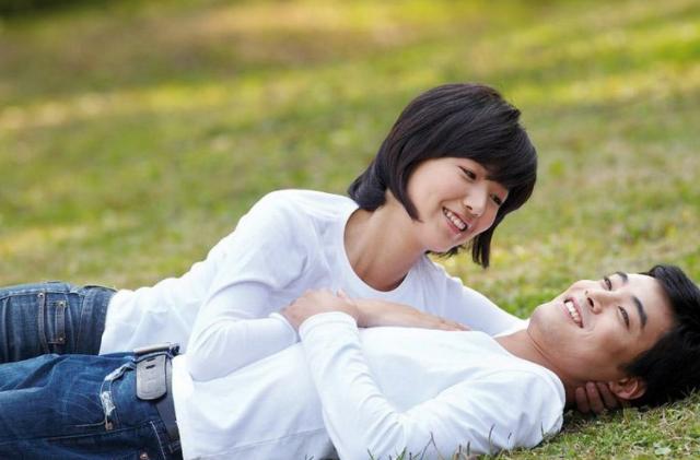 抱着老公后背睡觉什么心理,男人喜欢后背抱着睡觉是什么原因