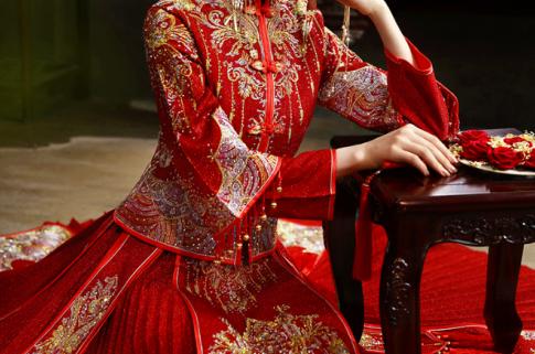 婚礼三套衣服一般顺序是什么,婚纱里面穿什么打底好看
