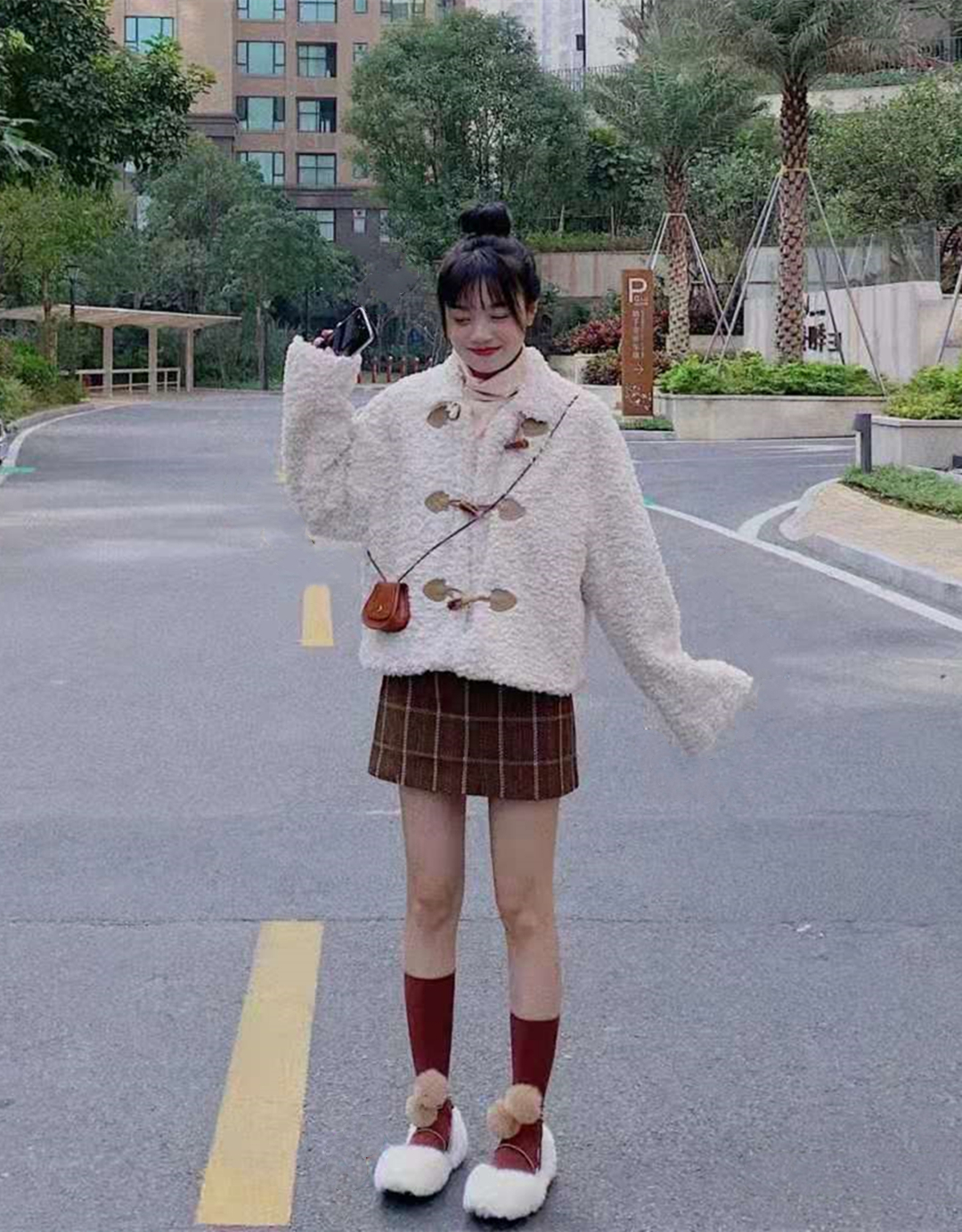 毛毛鞋配什么外套好看，毛毛鞋搭配什么衣服好看图片