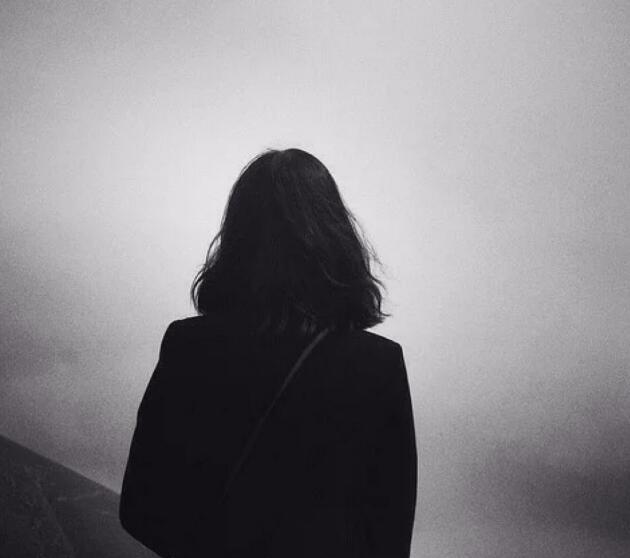 成熟女人背影图片伤感