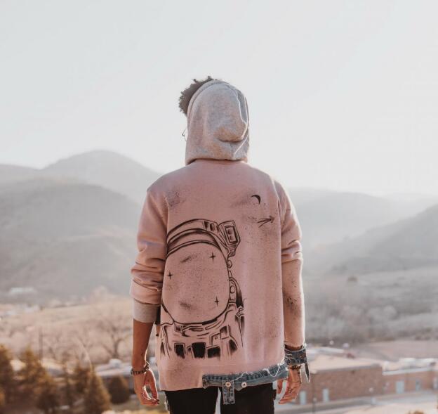 男人坚强挺住的图片