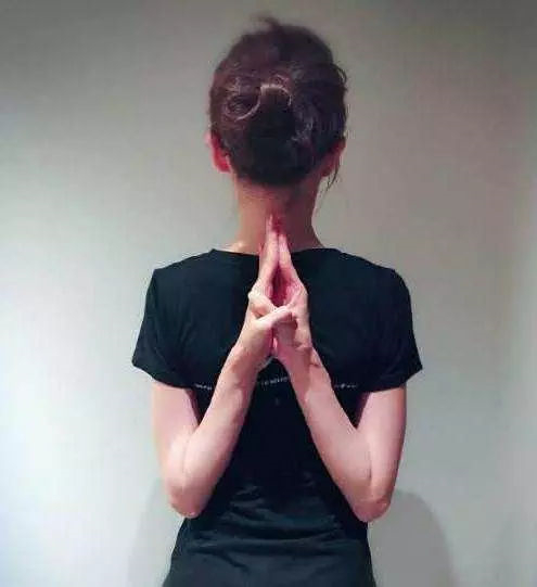 脖子有几厘米才是天鹅颈,天鹅颈和普通颈对比图