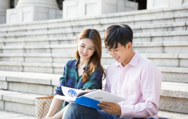 情侣之间如何深入交流，情侣交流变少会影响感情吗