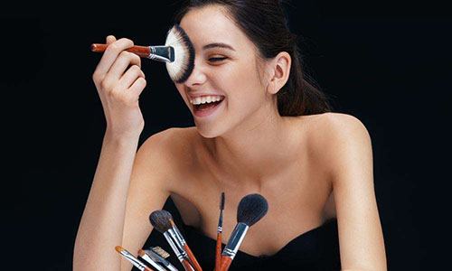 女人味到底体现在哪里,什么样的女生才算有女人味