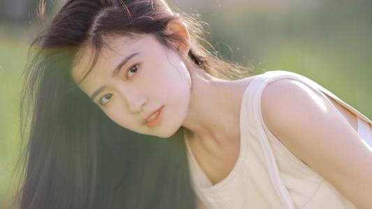 怎么练眼神和表情管理,咬筷子练微笑正确方法