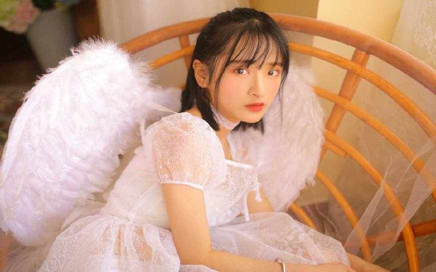 怎么让女孩子主动求爱，女生不主动用什么方法让她主动