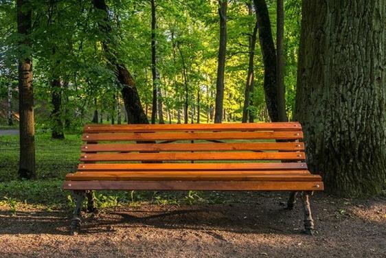 人到中年两不交啥意思,人到六十两不碰啥意思