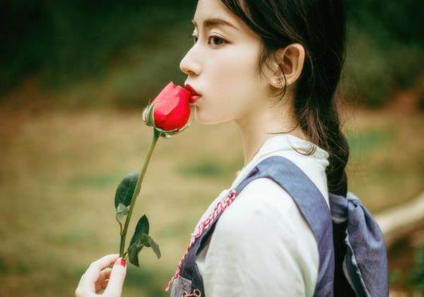 女生想深入交往的表现，怎么判断女生愿意和你交往