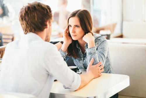 第一次接触女生怎么办,第一次和女生约会适合肢体接触吗