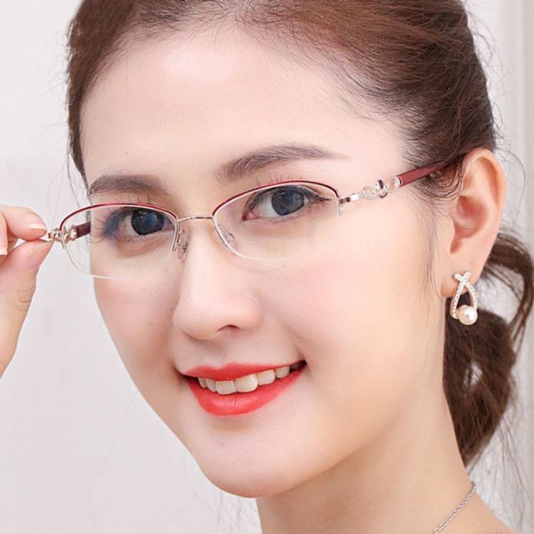 什么镜框适合中年女人,女士戴哪种眼镜显气质