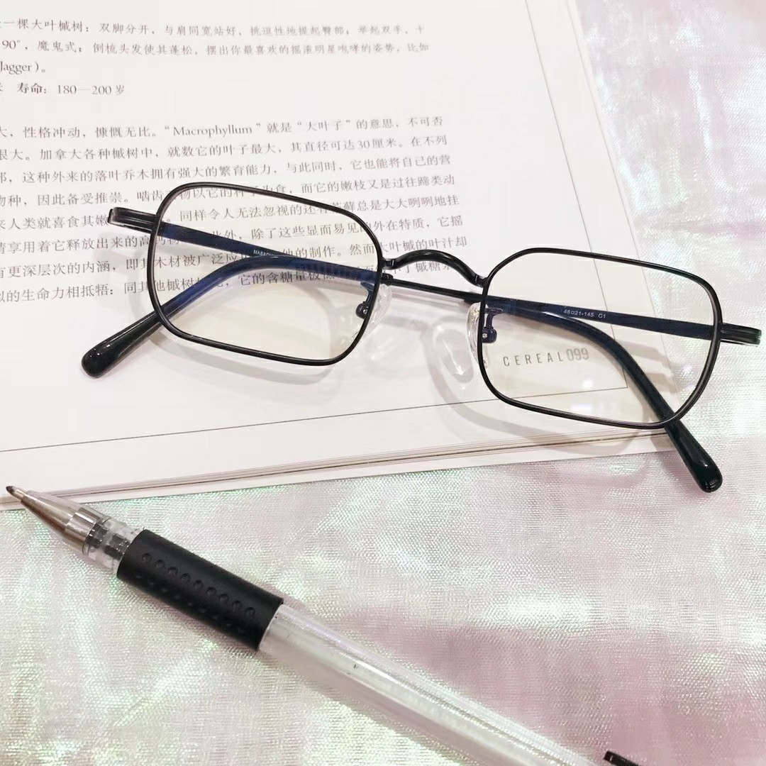什么镜框适合中年女人,女士戴哪种眼镜显气质