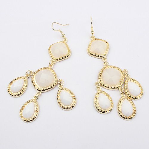 五十岁的丈母娘穿什么颜色好看,五十岁的丈母娘送什么礼物好