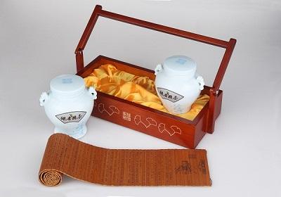 五十岁的丈母娘穿什么颜色好看,五十岁的丈母娘送什么礼物好