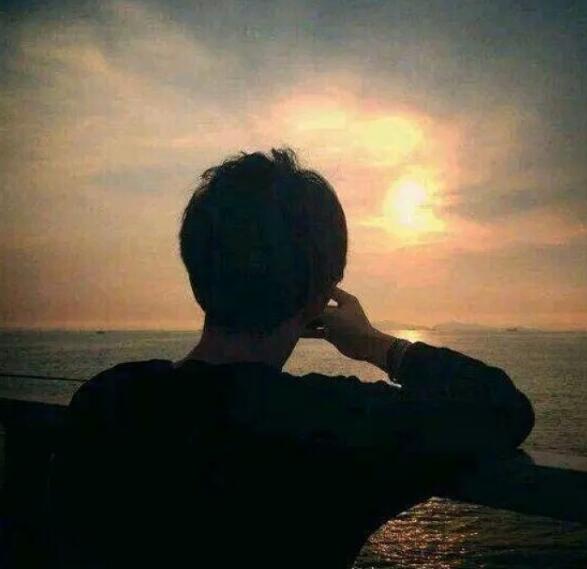 对生活无奈心累的图片,男人心里委屈压抑憋屈图片