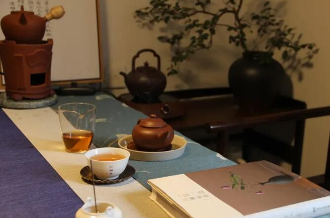 一人一茶一书唯美图片