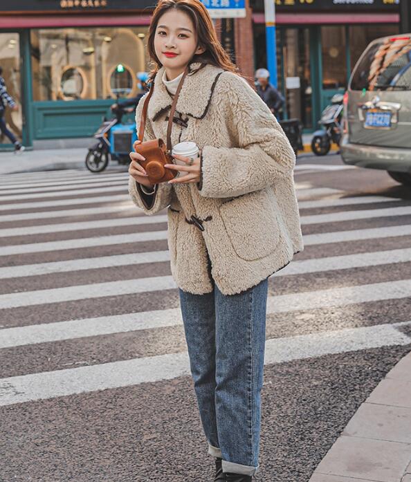 短款羊羔毛外套搭配什么好看