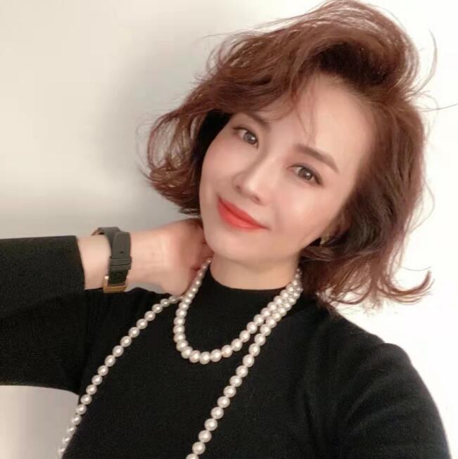 四十岁的女人烫什么发型好看