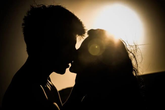 婚外情谁更着急见面,婚外情多久见一次面合适