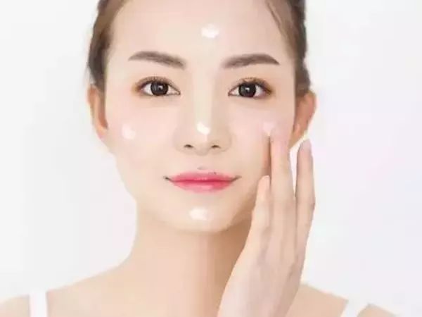 上妆不服帖是什么原因,上妆不服帖怎么解决