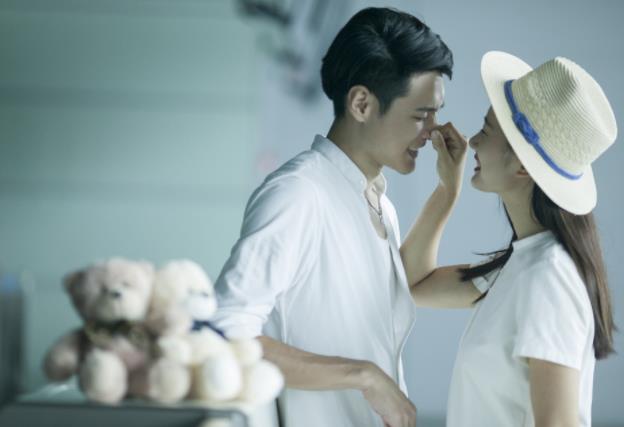 夫妻最甜的3个动作,男朋友最爱的三个动作