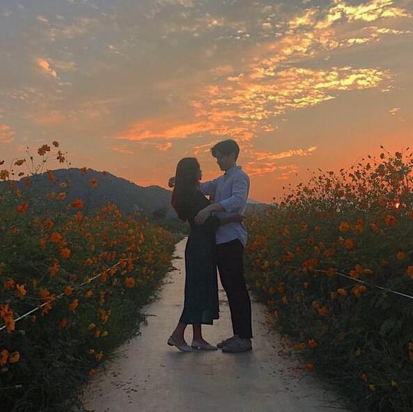 谈恋爱花前月下的图片,情侣花前月下浪漫图片-528时尚网