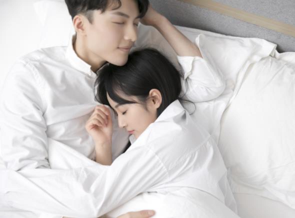 老婆的四个动作让老公爱之入骨,女人的什么动作最吸引男人